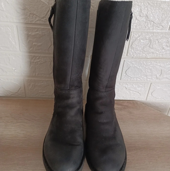 UGG Shoes - Ugg Australia Elly Black Nubuck Boots 1017505 Wool Lined womens Sz 5